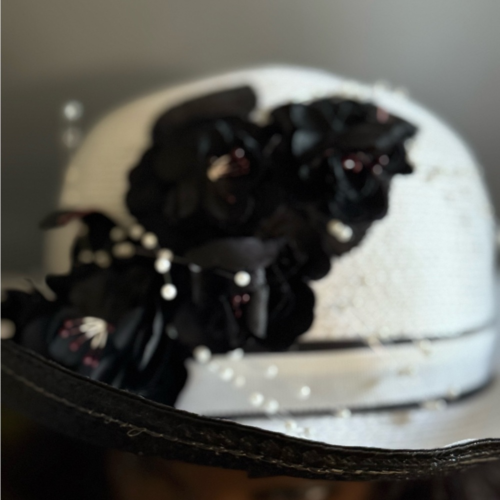 Black &‎ white straw hat